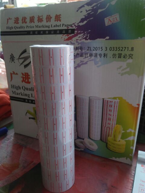 1 cây băng dính dán giá