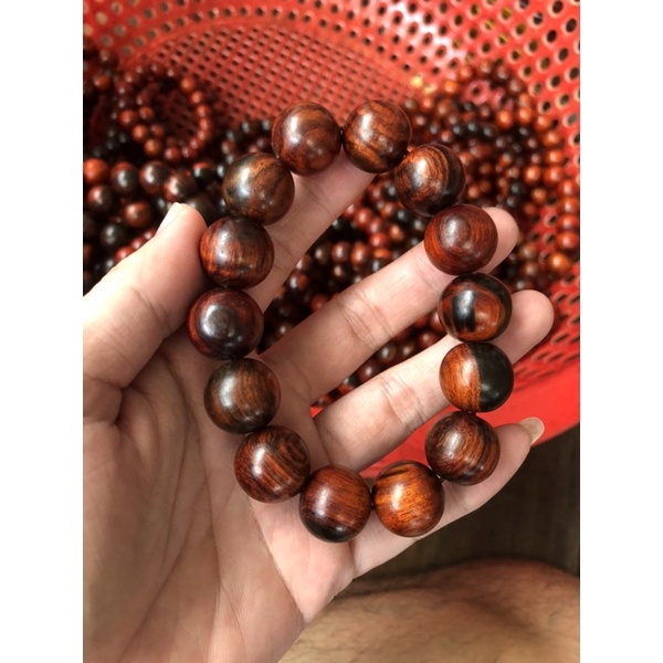 vòng gỗ trắc đỏ đen loại đẹp size từ 10 đến 16 li