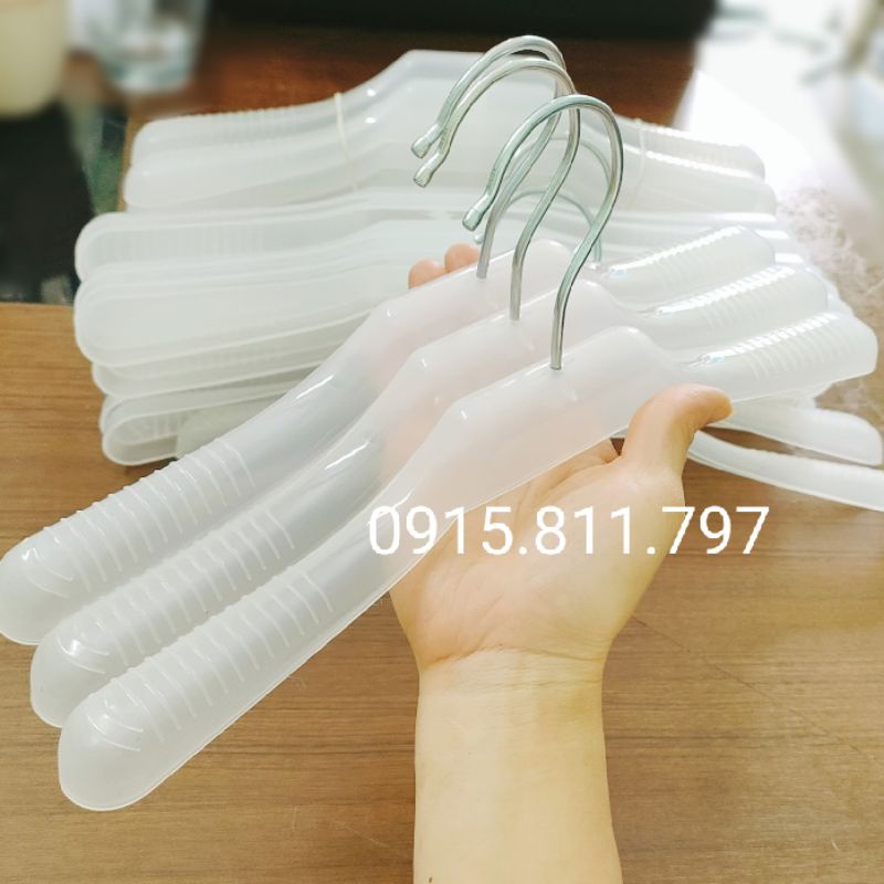 Móc treo quần áo trẻ em - móc nhựa trẻ em vai to màu trắng trong, kích thước dài 35cm, đầu móc xoay linh hoạt 360 độ