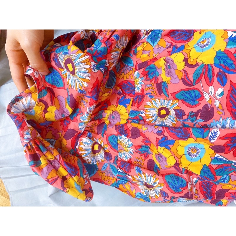 Váy hoa sắc màu cho bé gái