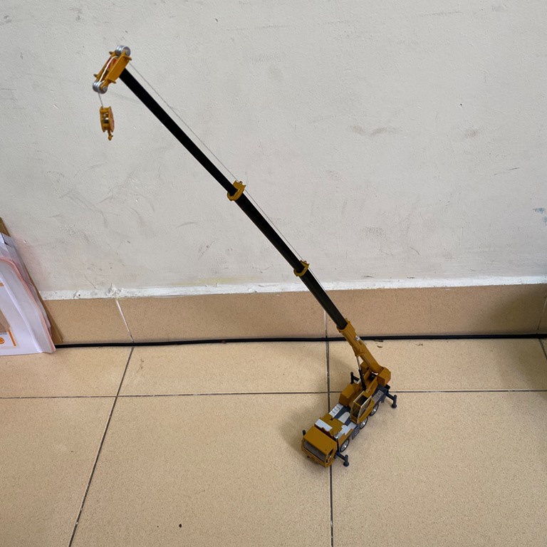 Mô hình xe cần cẩu tỉ lệ 1:50 bằng hợp kim siêu to, cần có thể rút dài –