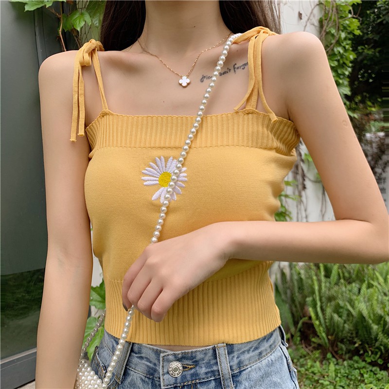 [Mã FASHIONT4WA2 giảm 10K đơn 50K] Áo hai dây nữ dệt kim thêu hoa cúc 9 màu phong cách Hàn Quốc | BigBuy360 - bigbuy360.vn