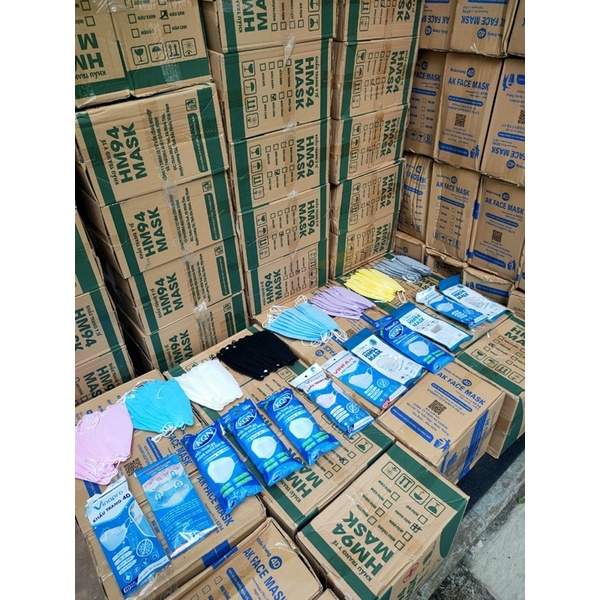 khẩu trang cua trắng và cá kf94, nhiều màu , thùng 30 bịch 300 chiếc .