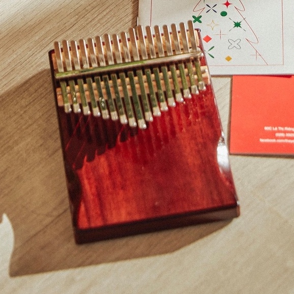 Đàn kalimba 17 phím gỗ Óc Chó cao cấp âm vang trong ấm tặng túi nhung mềm mại gỗ chọn lọc sơn 3 lớp chính hãng Tonic