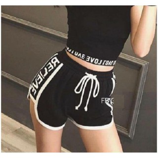 Quần short viền chữ thể thao