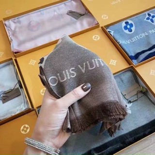khăn quàng cổ Lv 2020