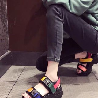 Sandal độn đế sắc màu mới