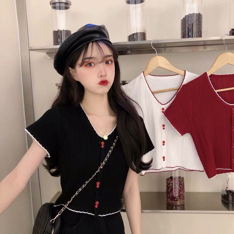 Áo len croptop cúc đôi