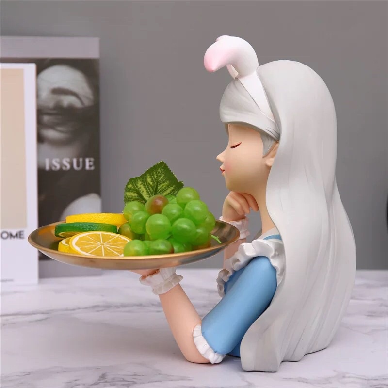 Tượng cô gái cầm khay để đồ, chìa khoá decor