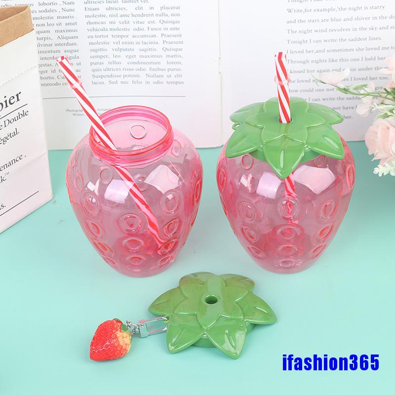 [Hàng mới về] Bình đựng nước bằng nhựa họa tiết dâu tây hoạt hình dễ thương tiện dụng