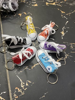 Móc khoá chiếc giày Adidas