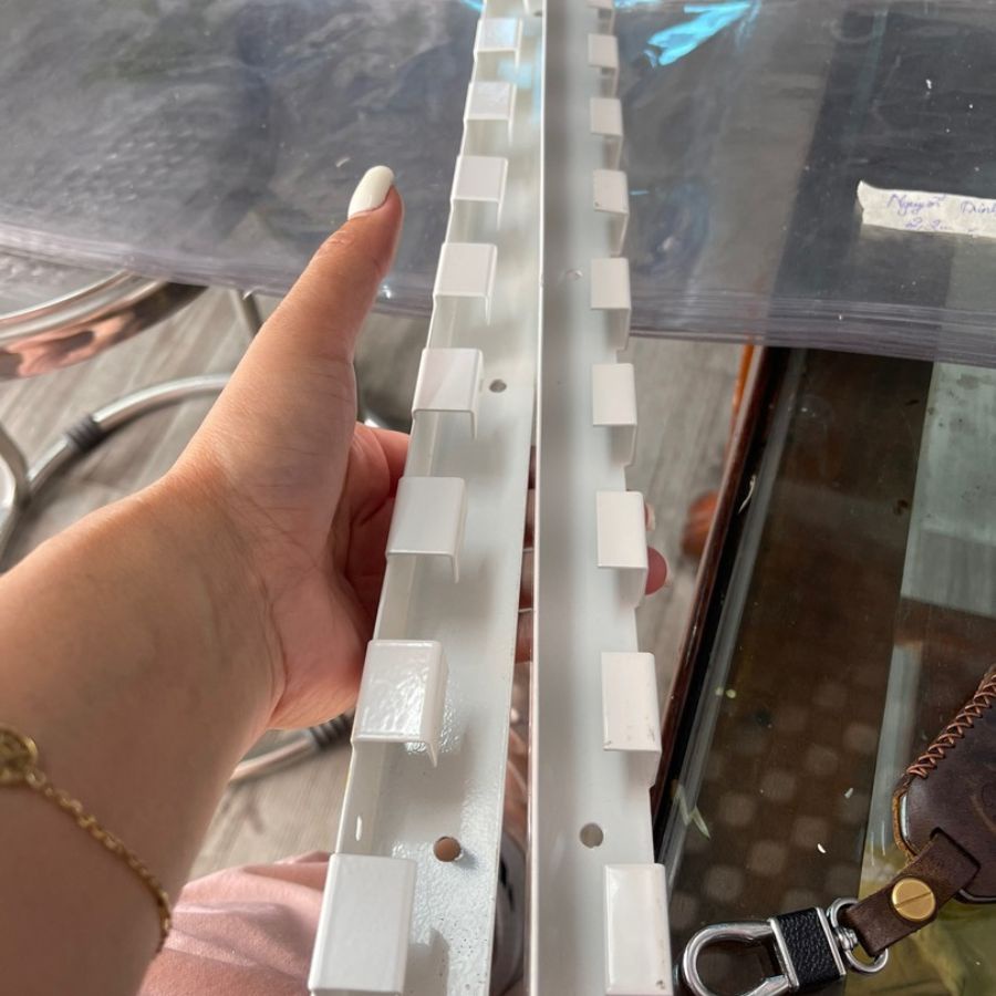 Rèm nhựa PVC ngăn lạnh điều hòa trắng trong HAKA | Dày 1.5mm, 2.0mm | Đầy đủ phụ kiện treo cố định | Trắng trong suốt
