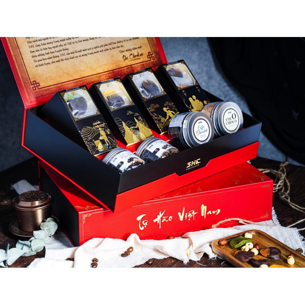 Quà Tết 2022 - Hộp quà TẾT VIỆT 8 Món SHE Chocolate - Hộp quà TẾT MAY MẮN và Ý NGHĨA - Quà tặng Nhâm Dần 2022