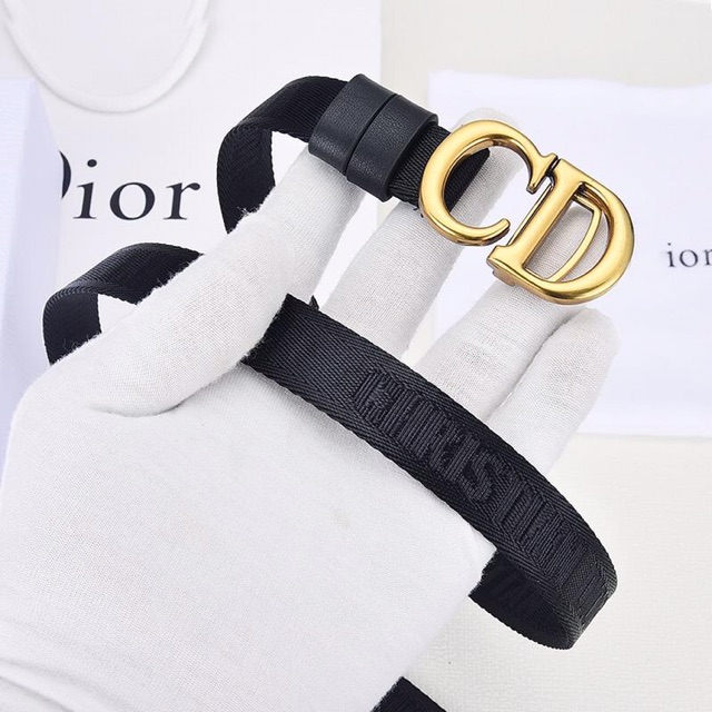 Thắt lưng hàng mới thiết kế đẹp mắt khóa hình chữ CD