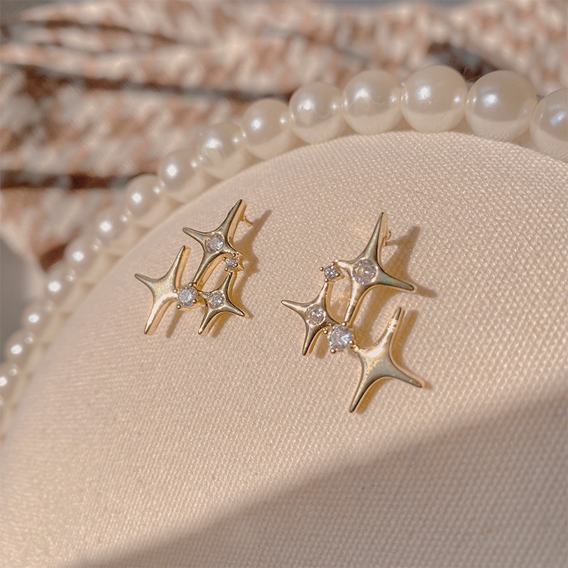 Khuyên Tai Hình Ngôi Sao Phong Cách Thời Trang Độc Đáo 2022