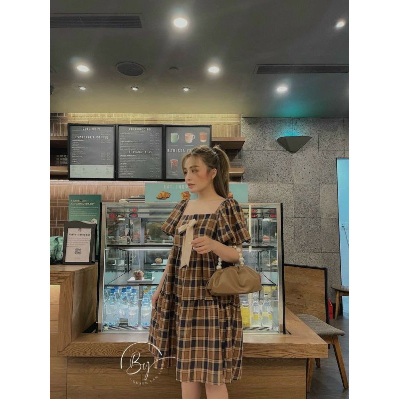 Váy kẻ nâu cổ vuông nơ tầng baby fom rộng bầu bí mặc thoải mái