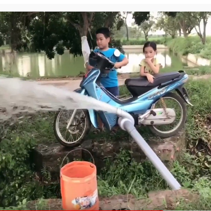 Máy Bơm Nước Chạy Trên Xe Máy