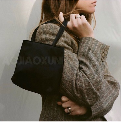 Túi đeo dưới cánh tay phong cách retro dễ phối đồ