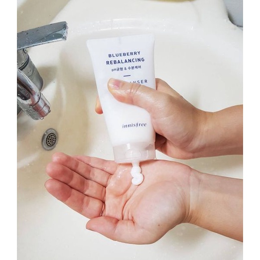 Sữa Rửa Mặt Việt Quất Dưỡng Ẩm, Cân Bằng PH Innisfree Blueberry Rebalancing 5.5 Cleanser 100ml