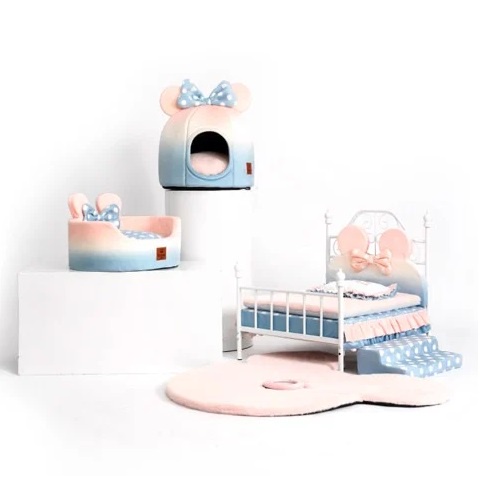 Giường sắt kèm nệm tai chuột nơ hồng xanh dành cho thú cưng