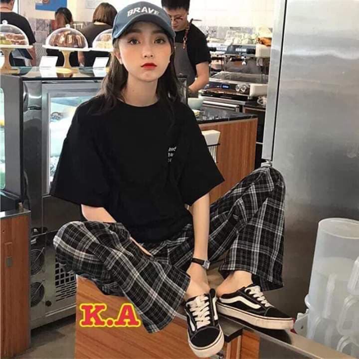 Set áo phông chữ và quần caro