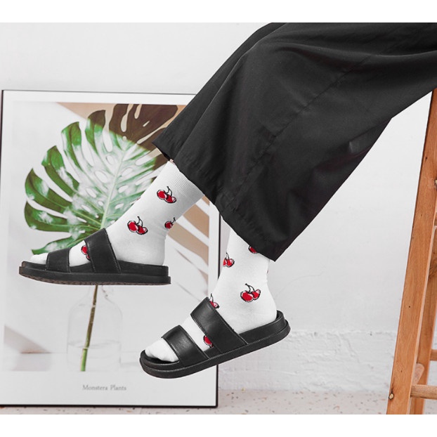 Vớ cao cổ hình trái Cherry Nam Nữ phong cách trẻ trung, năng động.