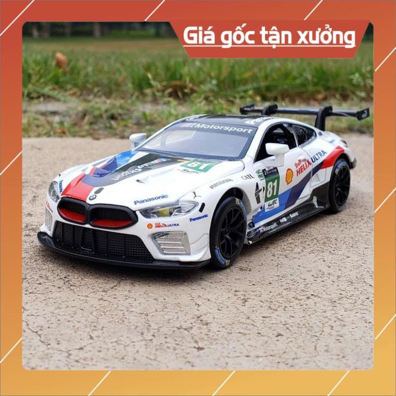 Mô hình xe BMW M8 GTE 1:32