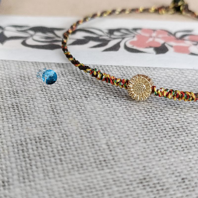 Vòng tay tết dây chỉ ngũ sắc mix charm hoa hướng dương