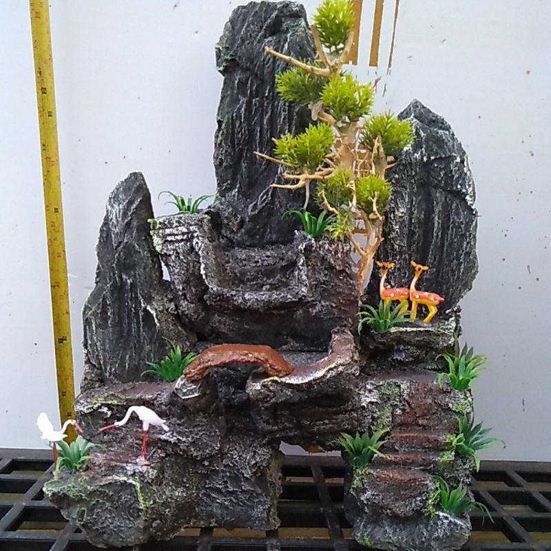 Hòn non bộ có thác nước