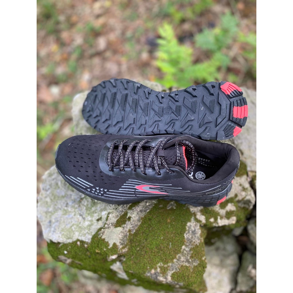 Sale giày leo núi dã ngoại chống thấm nước Crivit siêu êm . Hàng xuất Hàn