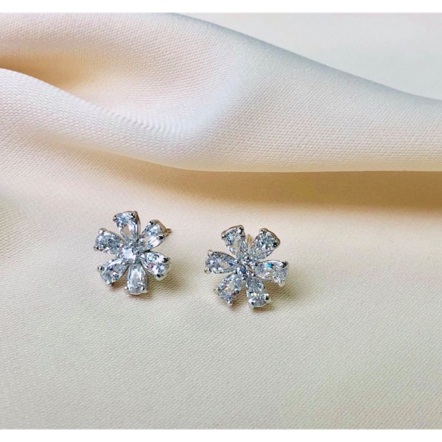 Khuyên tai hoa đính đá nhân tạo bạc ta