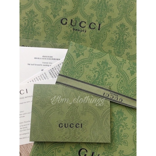 Túi giấy hộp và ruy băng hãng Gucci để đựng quà và Custom