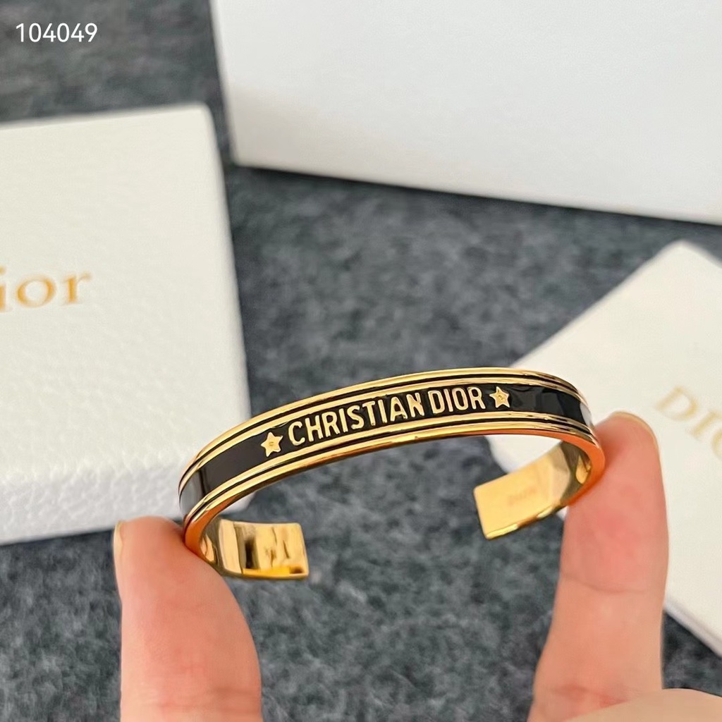 Vòng Tay Dior In Chữ Và Ngôi Sao Dễ Thương
