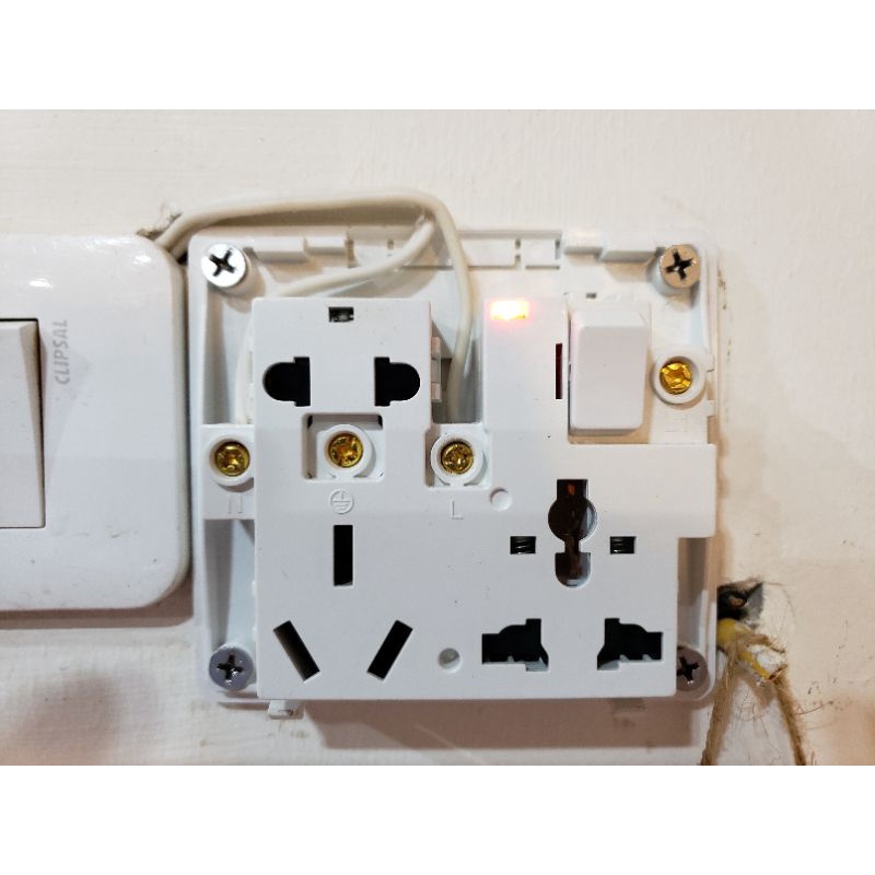 Ổ điện nổi 3 chấu + công tắc mỏng 2,5cm