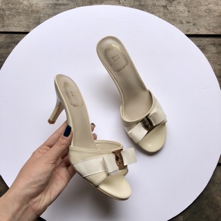 Sandal gót nhọn không quai hậu