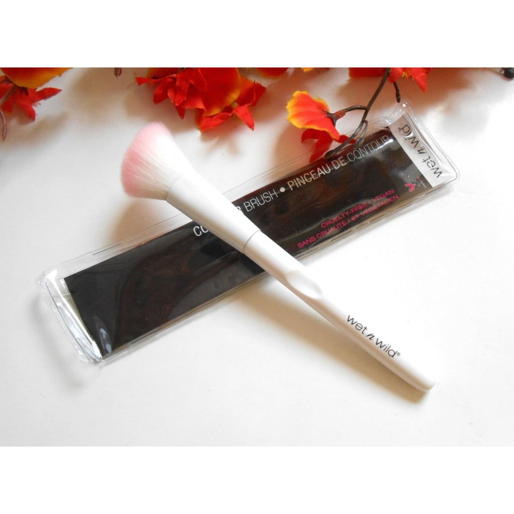 Cọ xéo Wet n Wild ( Tạo khối/ Đánh má hồng)