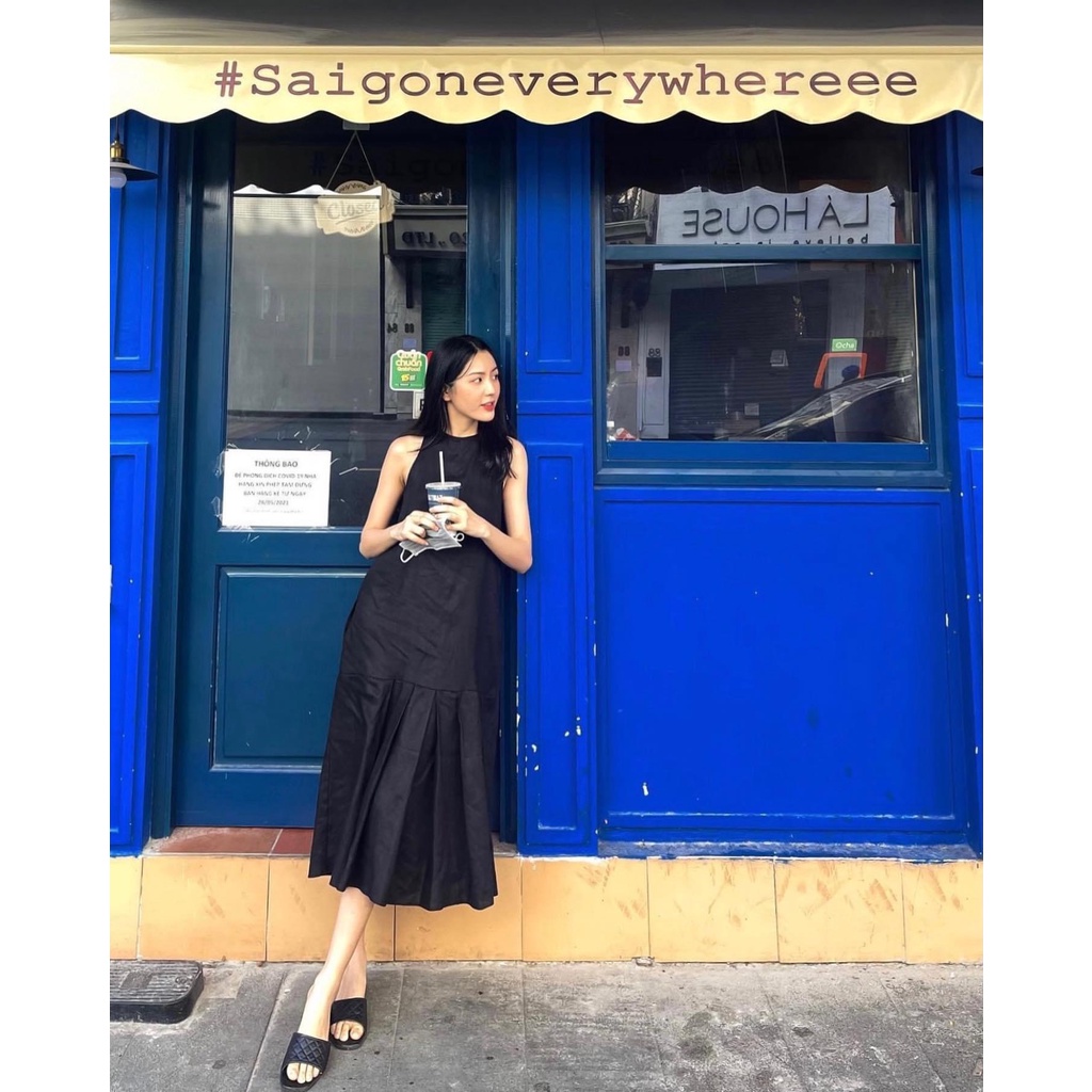 ĐẦM ĐEN DÀI NHẤN XẾP LI THÂN DƯỚI XINH XẮN LONG GOMA DRESS