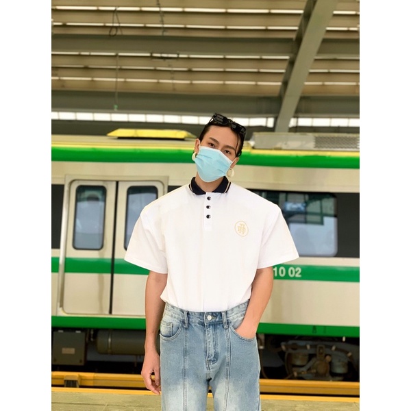 Áo thun có cổ (Eyes Polo), chi tiết thêu con mắt ngay nút áo độc đáo | BigBuy360 - bigbuy360.vn