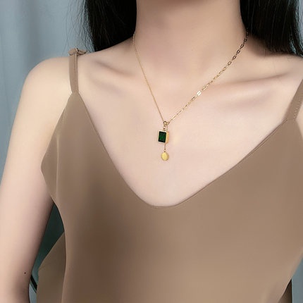 Dây chuyền thép titan mặt màu xanh lá thời trang