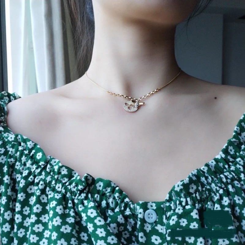 VÒNG CỔ SWA ROV SKI CON ONG AUTH