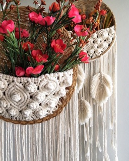 Giỏ hoa macrame treo tường
