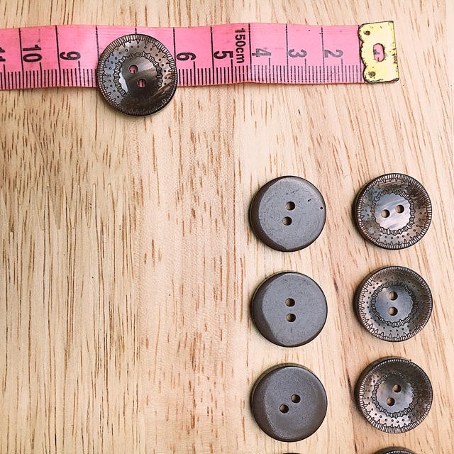 Nút nhựa, nút áo các loại ( loại lớn - nút dạ, quần tây ... ) | BigBuy360 - bigbuy360.vn