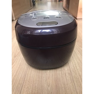 Nồi cơm điện Nhật- Tiger áp suất 2 bi 1 lít