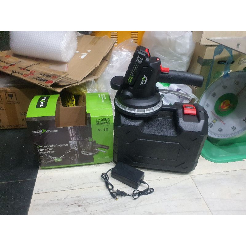 Máy Ốp Rung Hít Gạch 2 Chức Năng TOPVEL V-10 - Pin Dày 21V 5 Cell