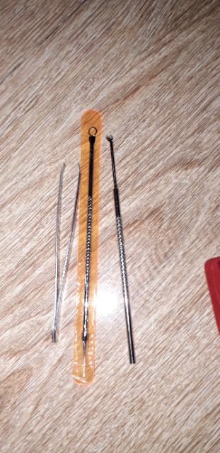 Bộ 3 cây gồm nhíp nặn mụn và lấy ráy tai bằng thép không gỉ