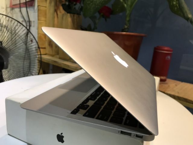 Maxbook air 11 inch early 2015