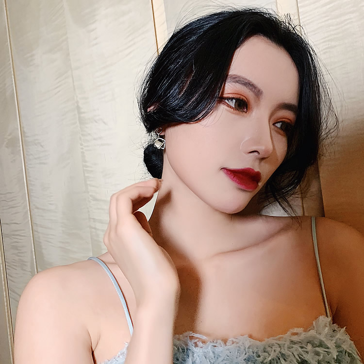 Khuyên tai thời trang phong cách Hàn Quốc