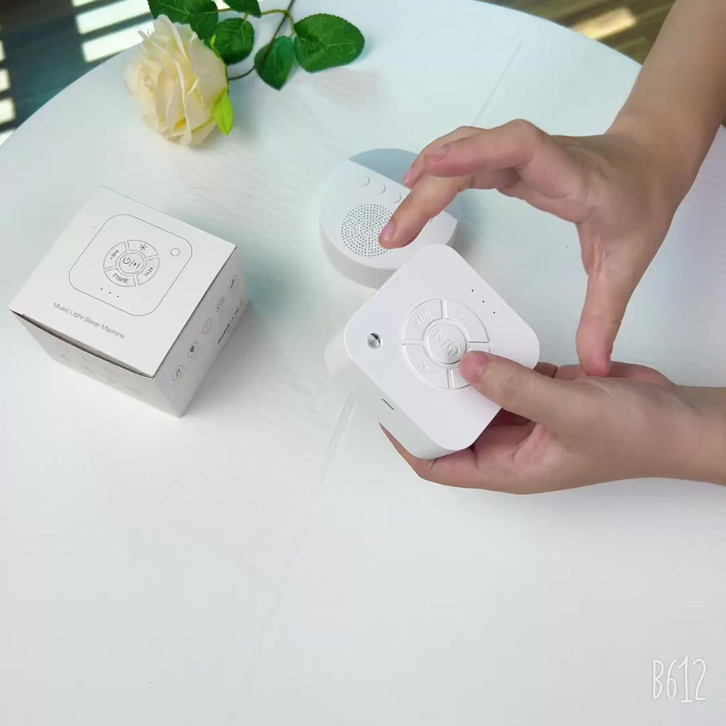 Máy nghe tiếng ồn trắng giúp bé ngủ ngon