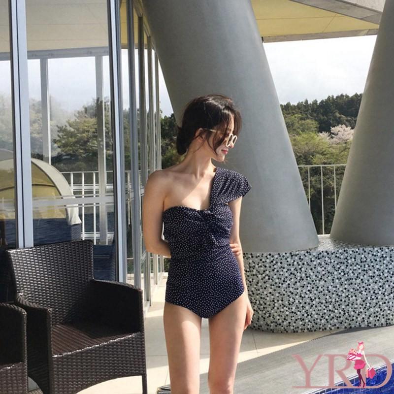 Đồ bơi nữ 1 mảnh thiết kế lệch 1 vai gợi cảm | BigBuy360 - bigbuy360.vn