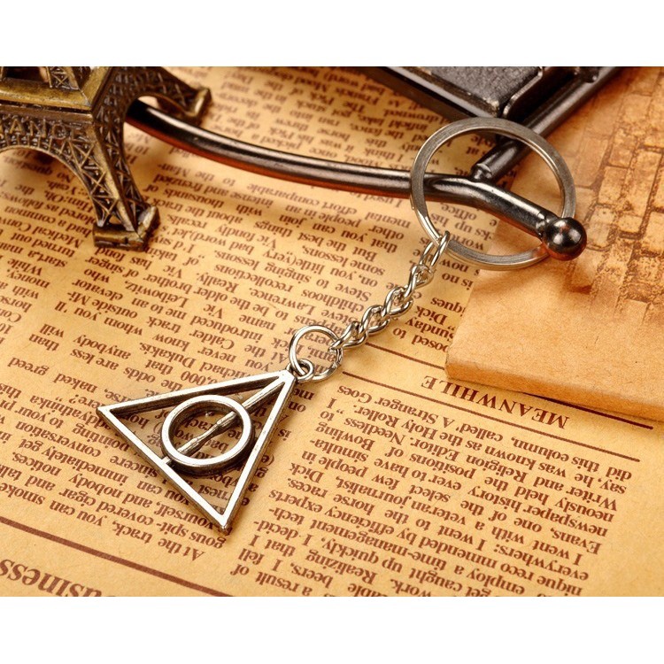 Móc khóa mặt hình tam giác phong cách Harry Potter và The Deathly Hallows Luna